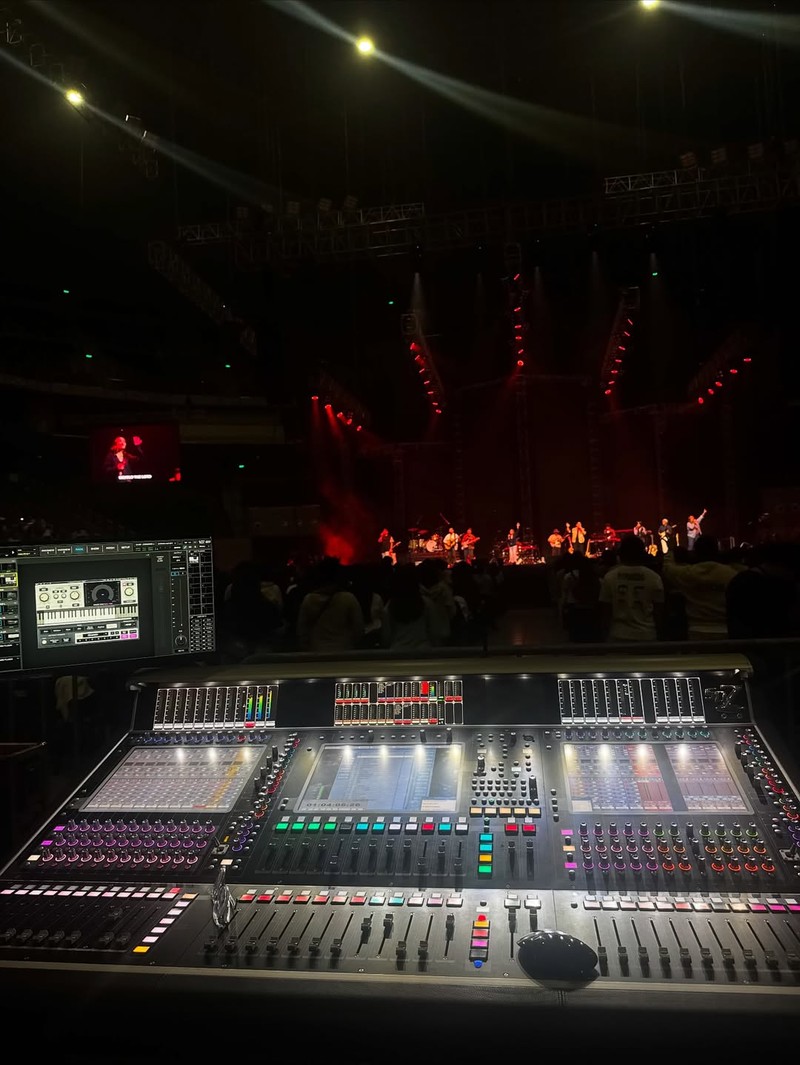 Arena FOH console